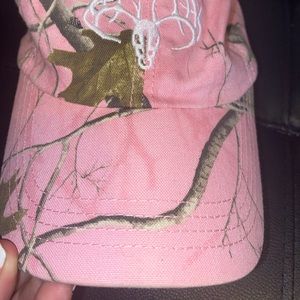 Real tree pink camo hat. Deer is on the front Velcro closure on the back.